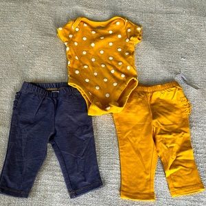 Old Navy Infant 3-6 months onesie and leggings bundle.